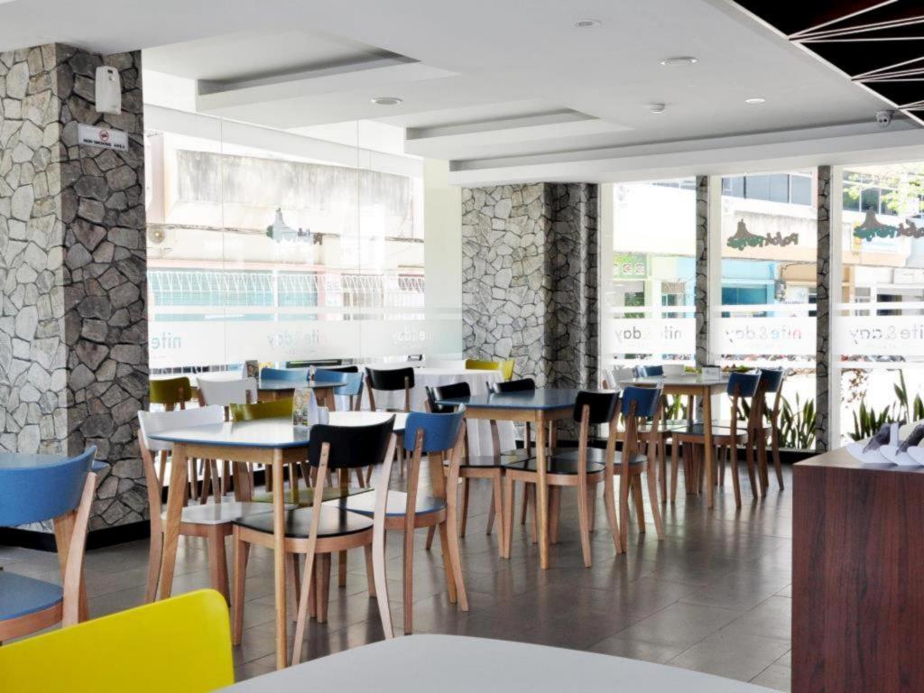 Nite And Day Batam Jodoh Square Hotel Exterior foto